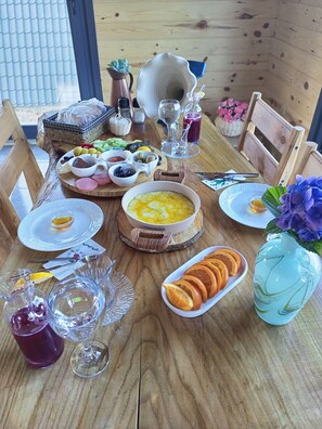 Free daily full breakfast