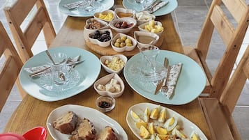 Petit déjeuner complet compris tous les jours