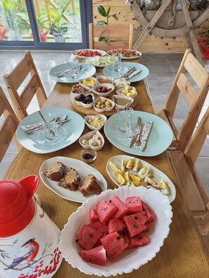 Free daily full breakfast