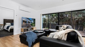 3 bedrooms, iron/ironing board, travel cot, free WiFi - DashAway At Inverloch (Inverloch)