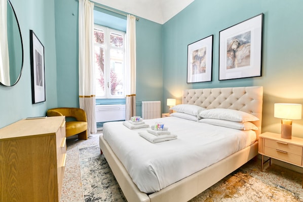 3 Schlafzimmer, Schreibtisch, Bügeleisen/Bügelbrett, Reisekinderbett