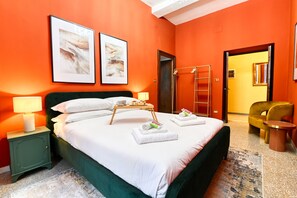 3 bedrooms, desk, iron/ironing board, travel cot