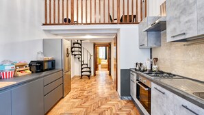 Kaffetrakter/tekoker, kjøleskap, mikrobølgeovn og ovn