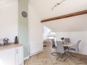 Interior - Stabal Bach (Criccieth)