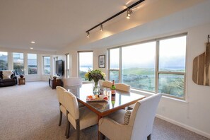 Dining - 7th Heaven - Enjoy stunning views overlooking the 7th green, and the Ocean! (Bodega Bay)