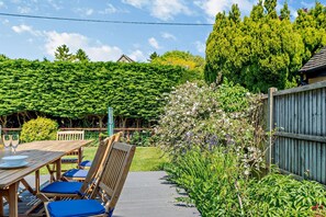 Outdoor dining - Spacious family friendly Home - Lulham (Bourton-on-the-Water)