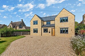 Exterior - Spacious family friendly Home - Lulham (Bourton-on-the-Water)