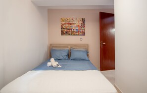 Basic Apartment | 2 bedrooms, iron/ironing board, free WiFi