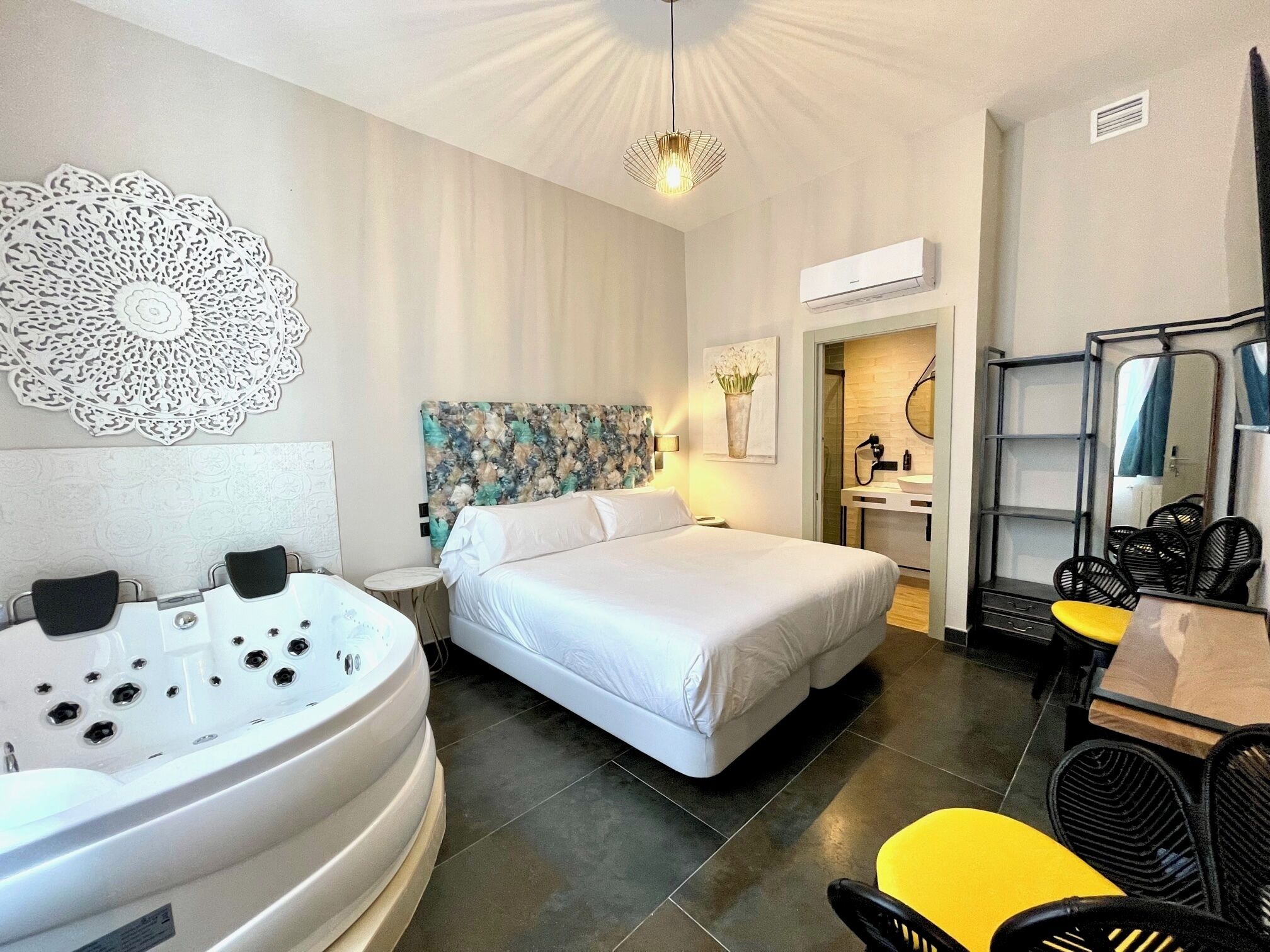 Premium bedding, desk, laptop workspace, WiFi (free)