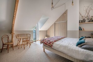 4 bedrooms, iron/ironing board, free WiFi