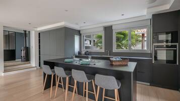 Réfrigérateur, micro-ondes, four, lave-vaisselle