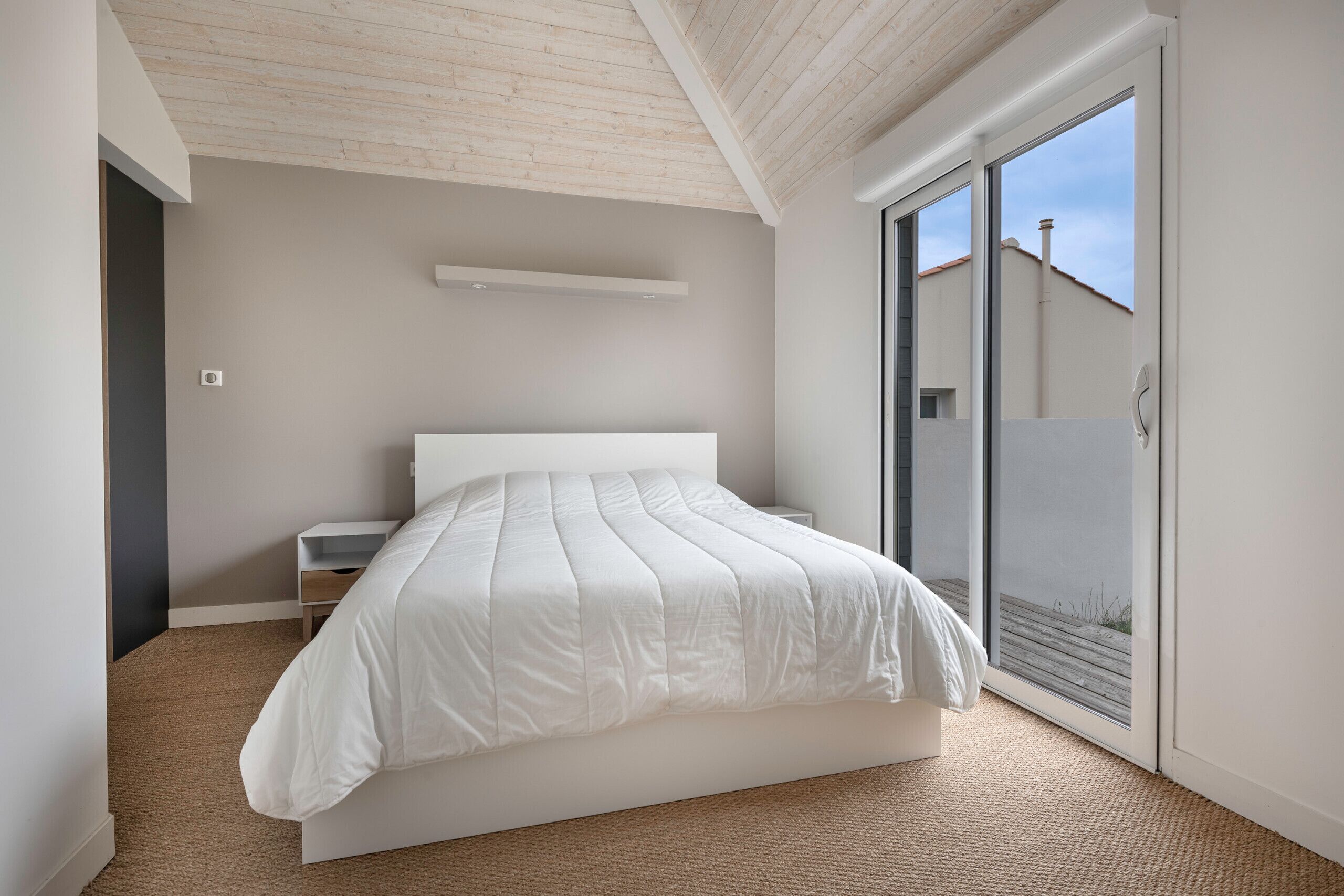 4 bedrooms, iron/ironing board, free WiFi