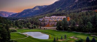 Royal Ridge (#319) | 10 min to Ski - Pickleball - Golf - AC/Pool/Hot Tub