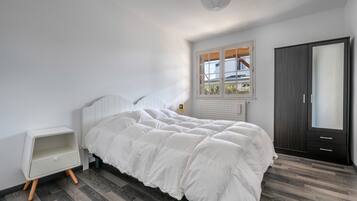 3 chambres, fer et planche Ă repasser