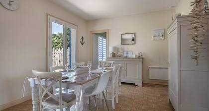 250m from beach, house with garden for 6