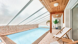 An indoor swimming pool with a tiled floor, wooden deck, and a ceiling with skylights. - 600 m from the sea, house for 8 adults / 2 children (La Faute-sur-Mer)