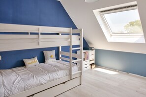 4 bedrooms, iron/ironing board, free WiFi