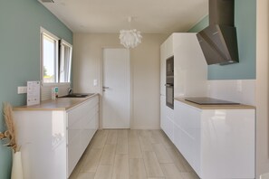 Frigorifero, microonde, forno, lavastoviglie