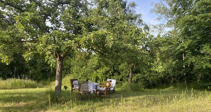 Stylish and bright apartment in a listed half-timbered house with a large garden