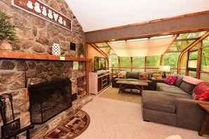 Smart TV, fireplace