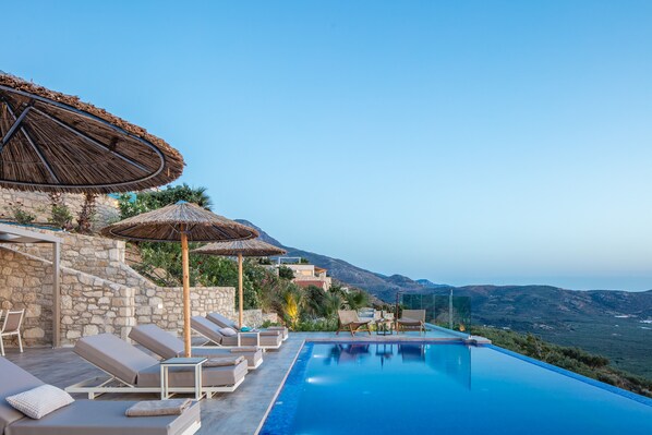 Außenpool, Infinity-Pool