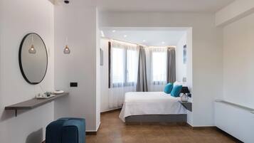 5 bedrooms, iron/ironing board, free WiFi, bed sheets