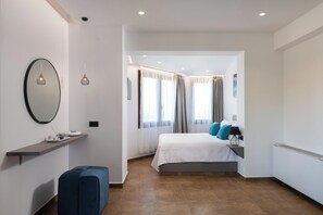 5 dormitorios, tabla de planchar con plancha, cuna de viaje