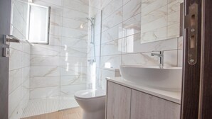 Nhà | 5 phòng ngủ, phòng cách âm 