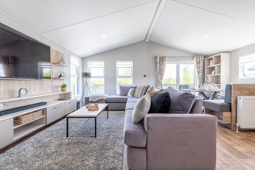 Ella Lodge - Luxury Lakeside Lodge With Hot Tub - Woodhall Spa