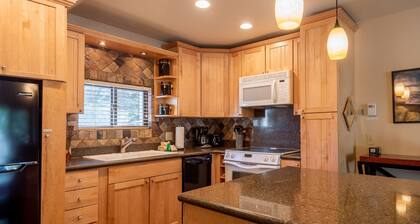Alpine Villa Condo 1- New Listing! Find a Perch in Ketchum at Treehouse Condo