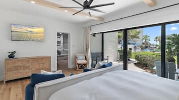 1 habitación, escritorio, tabla de planchar con plancha y cuna de viaje