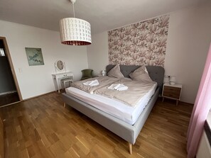 2 chambres, fer et planche à repasser, lit parapluie, Wi-Fi