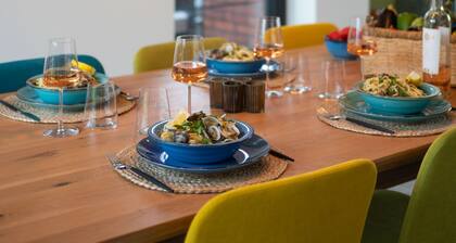 Unique Hideaway, Holiday House With Large Garden