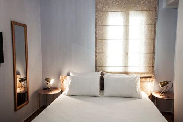 2 bedrooms, desk, iron/ironing board, free WiFi - Pagrati/hilton Location, "bentzi Family Suite " (Athina)