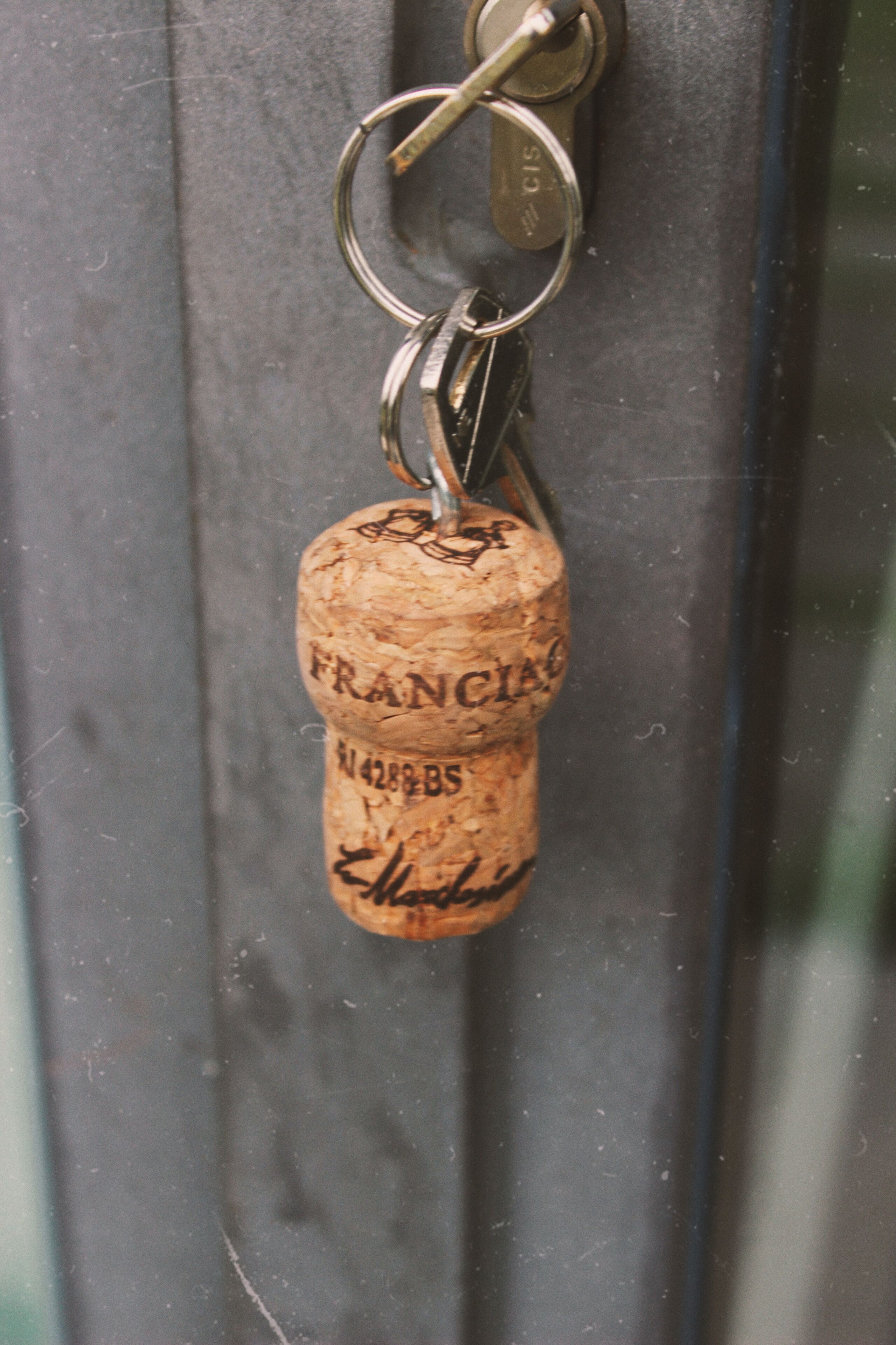 Un porte-clés en liège portant les inscriptions « FRANCIA » et « 4288BS ».