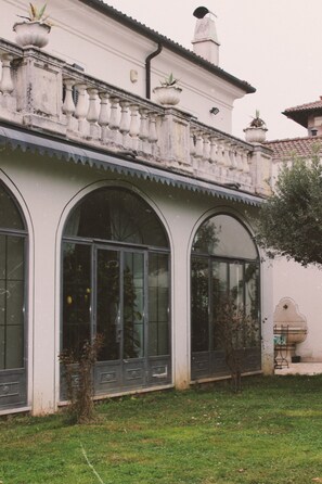 Front of property - Villa Franca (Passirano)