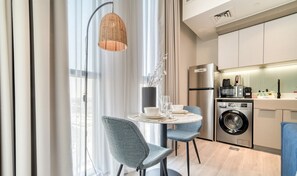 Dining - Incredible Studio at Mesk 1 Midtown Dubai Production City by Deluxe Holiday Homes (Dubai)