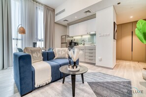 Interior - Incredible Studio at Mesk 1 Midtown Dubai Production City by Deluxe Holiday Homes (Dubai)