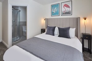 3 bedrooms, desk, iron/ironing board, travel crib - Host & Stay | 1 The Mount (Whitby)