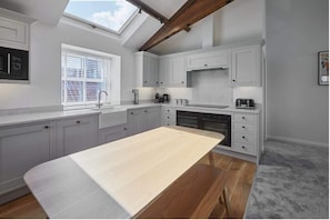 Fridge, microwave, oven, stovetop - Host & Stay | 1 The Mount (Whitby)
