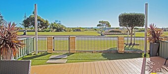 Lesueur Days: 3  BR, 2  BA Apartment in Jurien Bay, Sleeps 6