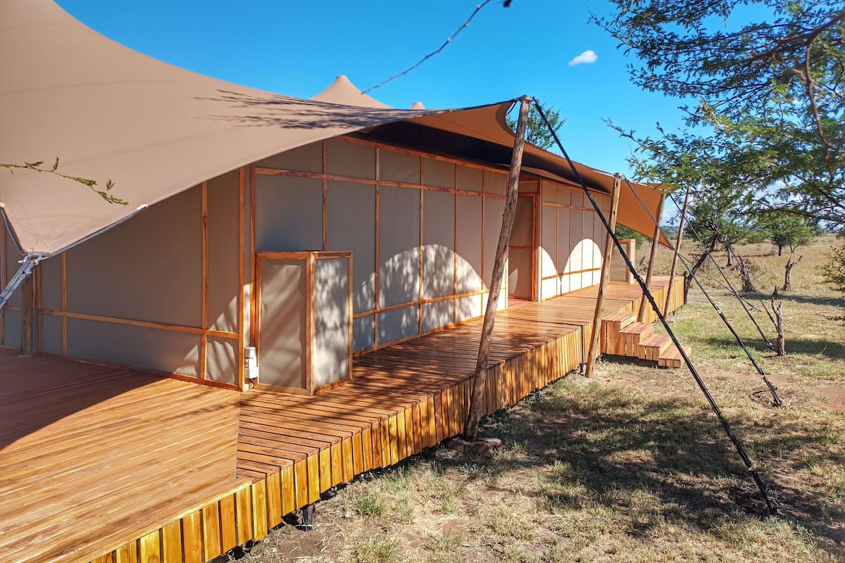 Premium Tent | Premium bedding, minibar, desk, free WiFi