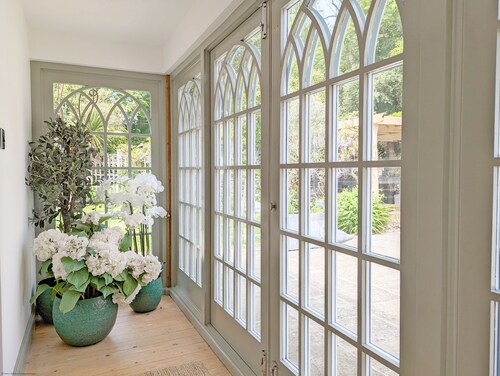 Chichester Lodge -  a cottage that sleeps 8 guests  in 4 bedrooms