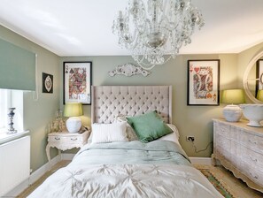 4 bedrooms, free WiFi, bed sheets