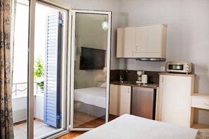 1 室のベッドルーム、デスク、アイロン / アイロン台、WiFi (無料)