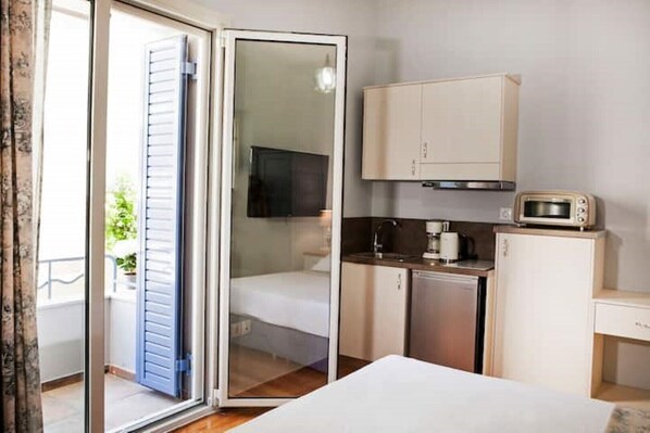 1 habitación, escritorio, tabla de planchar con plancha y wifi gratis 