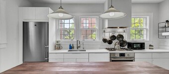 Ebert-Artis Cottage - Heart of Downtown
