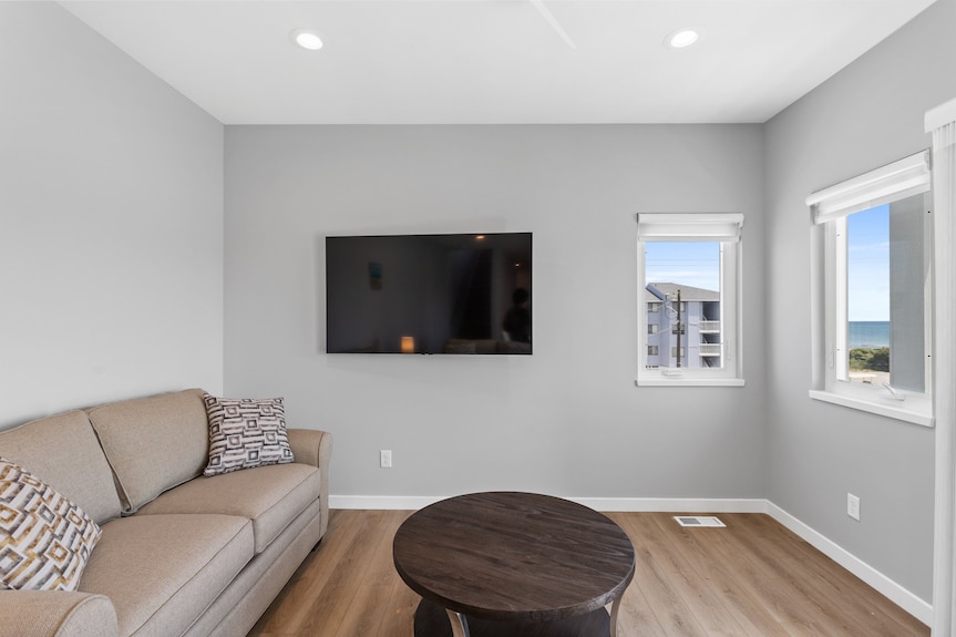 Seadragon 2 | Pet-friendly W/ Rooftop Deck + Ocean Views! - Carolina Beach, NC