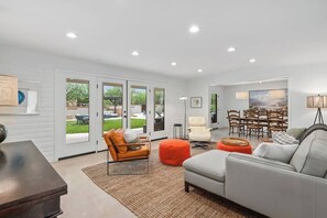 Fernseher, Kamin, Arbeitsbereiche