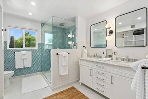 Shower, hair dryer, shampoo - Foothills Summer Escape | Private Pool & Mtn Views (Tucson)